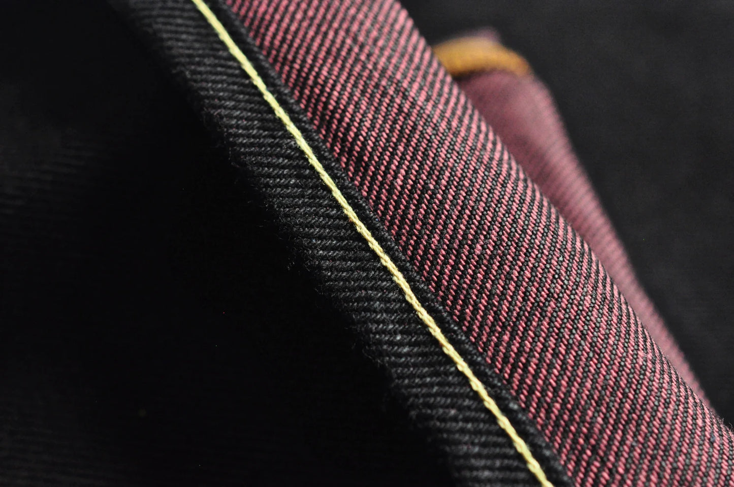Herren Jeans aus Selvedge Denim mit doppelseitiger Färbung und gerader Passform