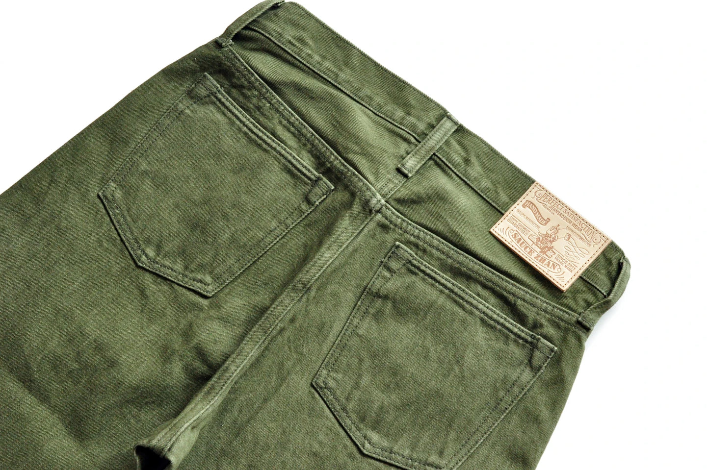 Herren Jeans in Vulkanisiertem Olivgrün mit Slim Fit und Reißverschluss
