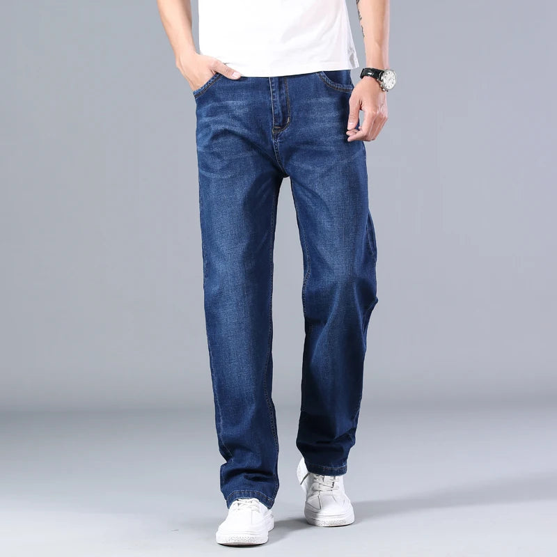 Männer Jeans im klassischen Stil mit losem Schnitt und Taschen