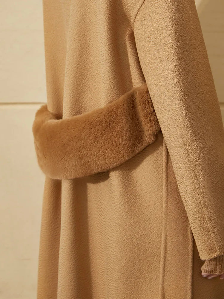Damen Wintermantel aus 100 Prozent Wolle mit festem Revers und Knopfdekoration