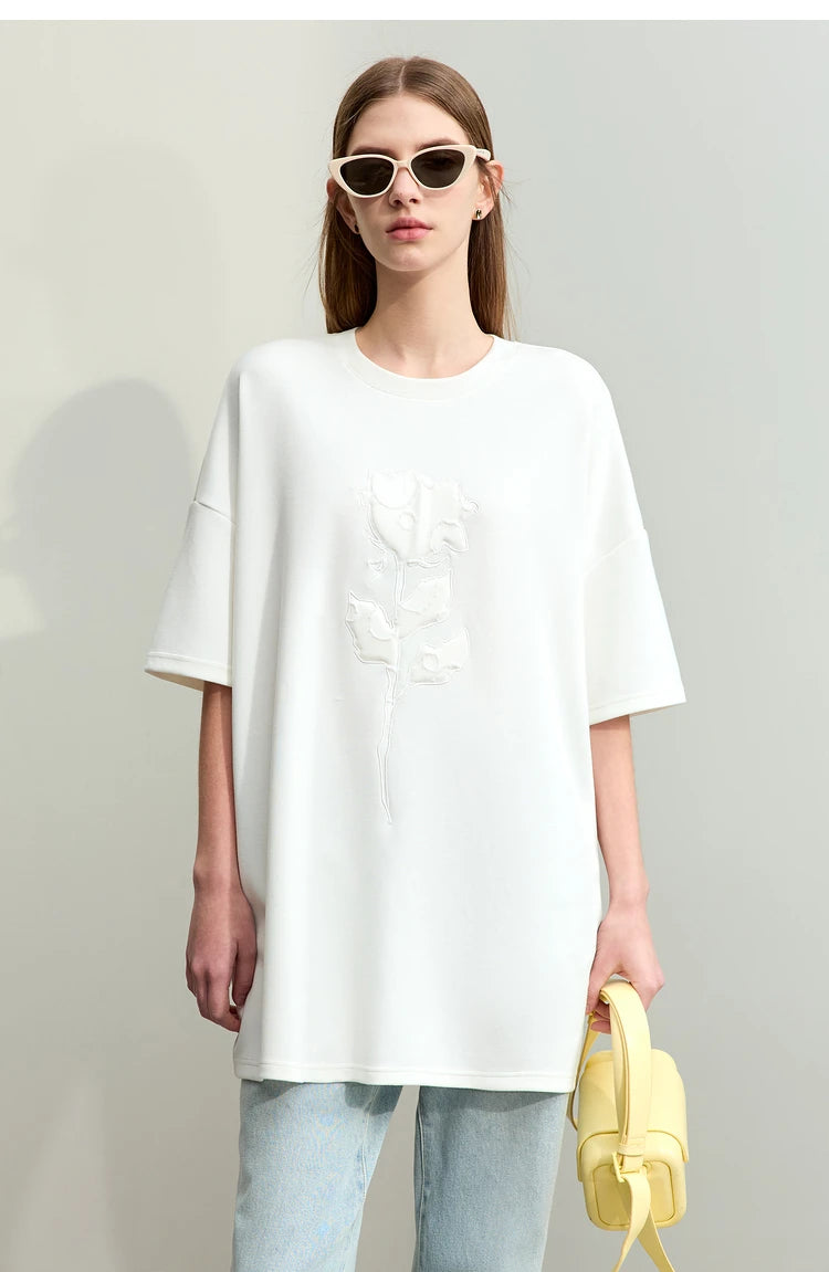 Damen T-Shirts im minimalistischen Stil mit Stickerei und O-Ausschnitt