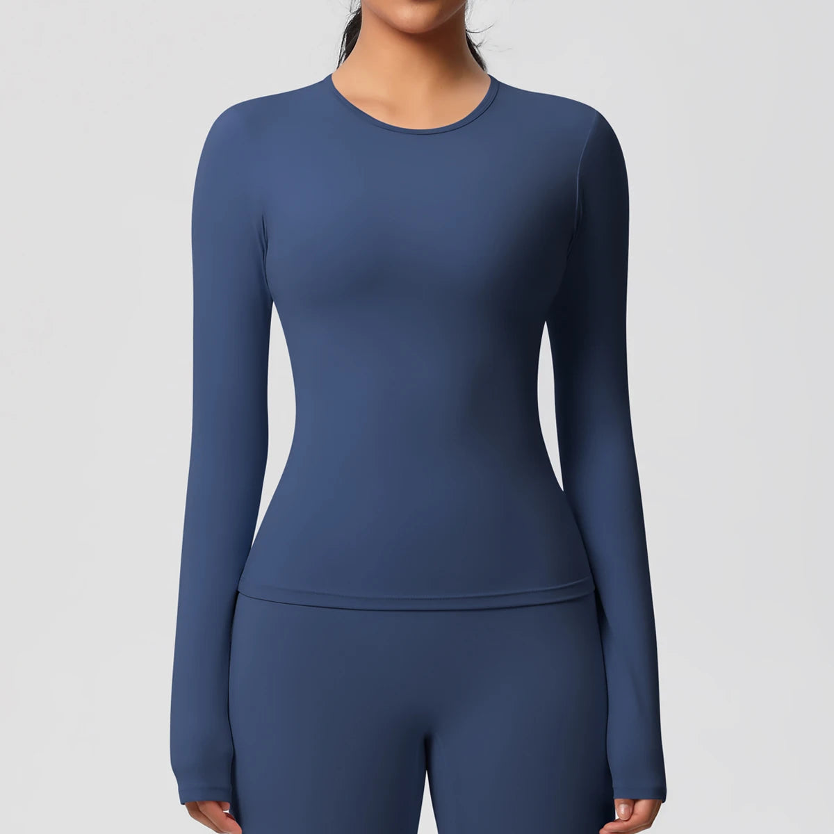 Damen-Workout-Longsleeve in Navy, figurbetont mit Rundhalsausschnitt und langen Ärmeln