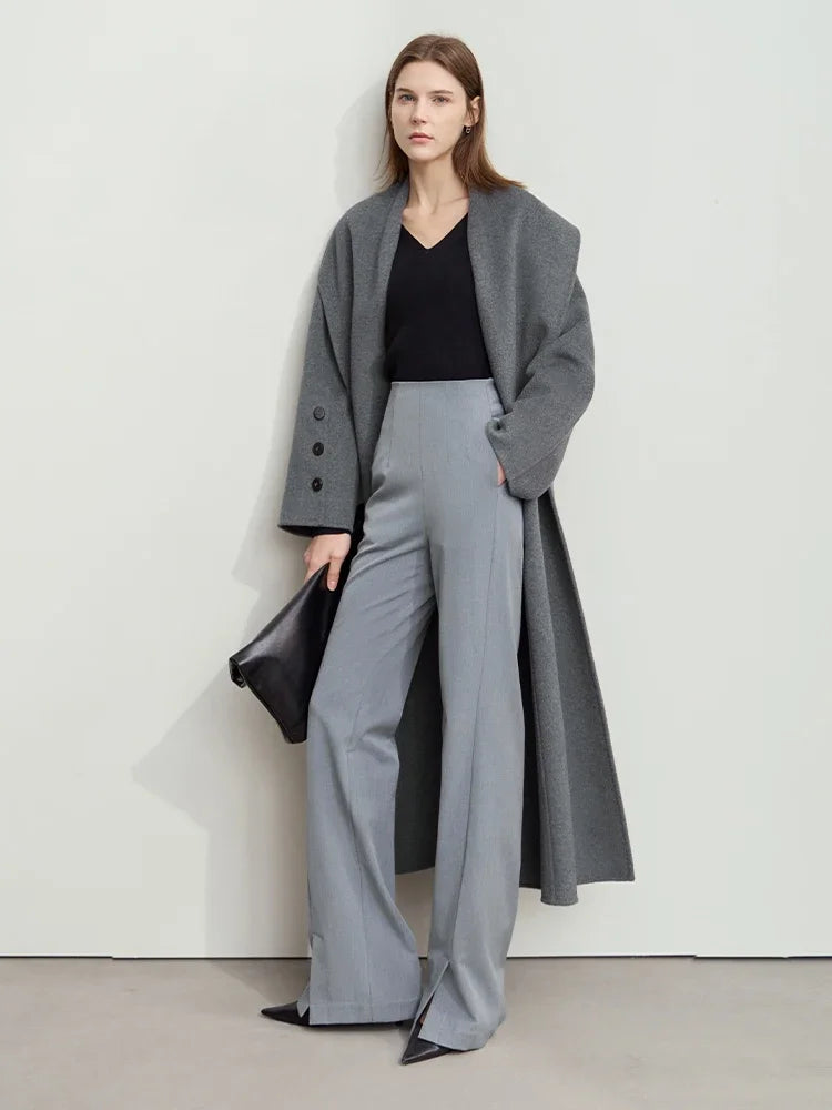 Damen Wollmantel im minimalistischen Stil mit Gürtel und Taschen