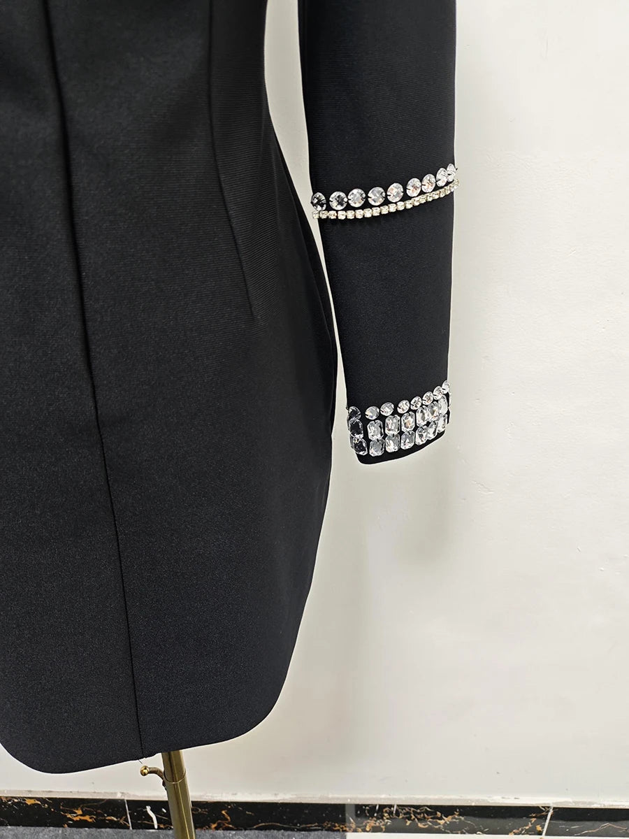 Elegantes Damenkleid mit Rundhalsausschnitt, halblangen Ärmeln und Spitzen-Patchwork-Design – figurbetont und stilvoll.