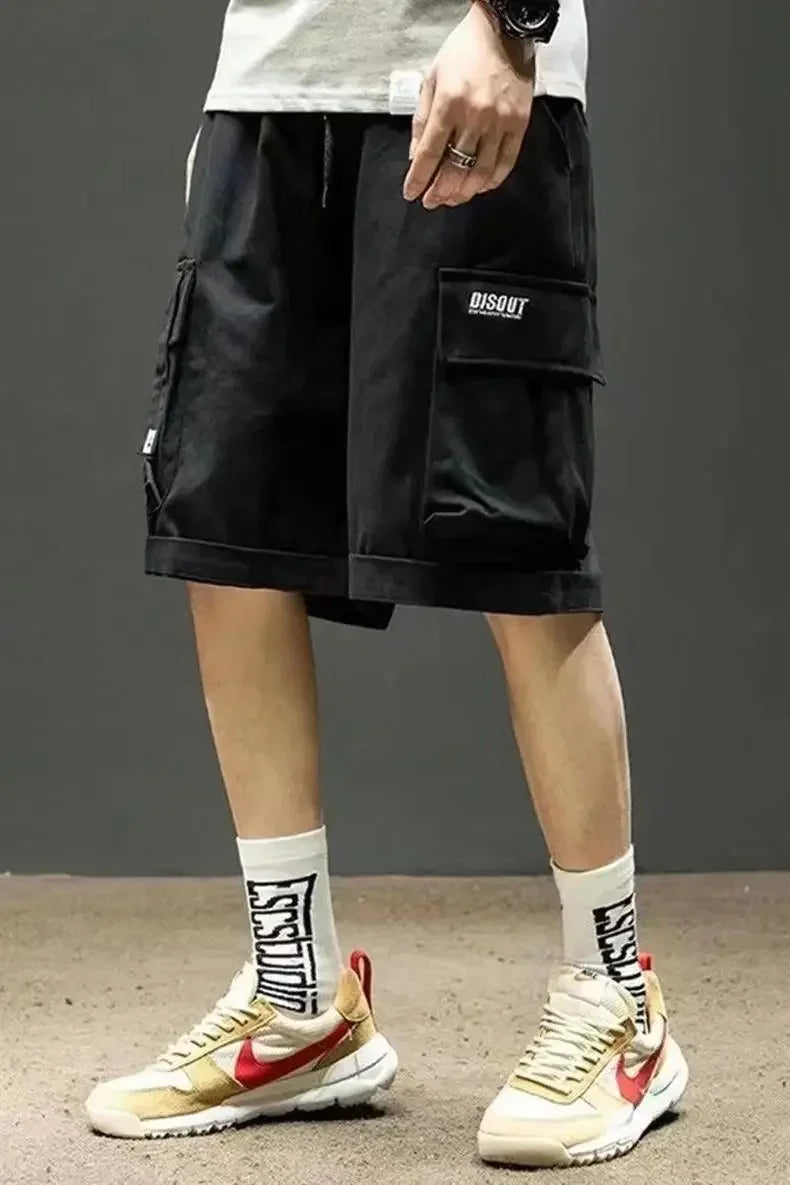 Locker sitzende Jogging-Shorts mit mehreren Taschen und doppelter Schicht für Sport und Freizeit im Freien