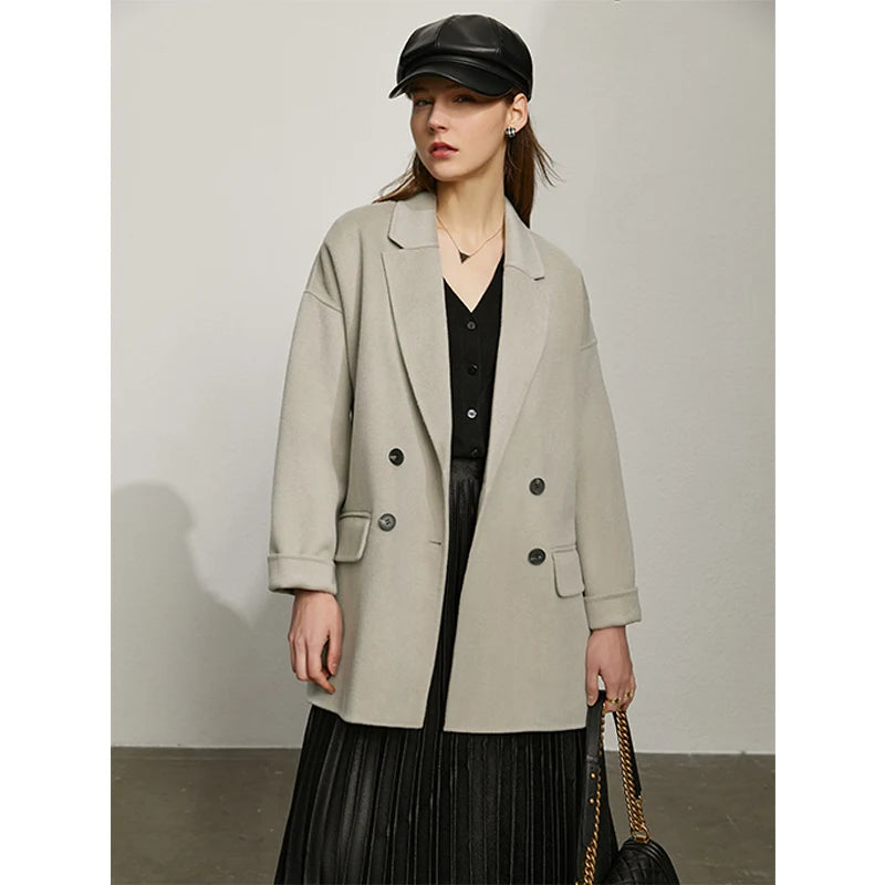 Damen Wollmantel im Minimalismus-Stil für den eleganten Wintereinsatz