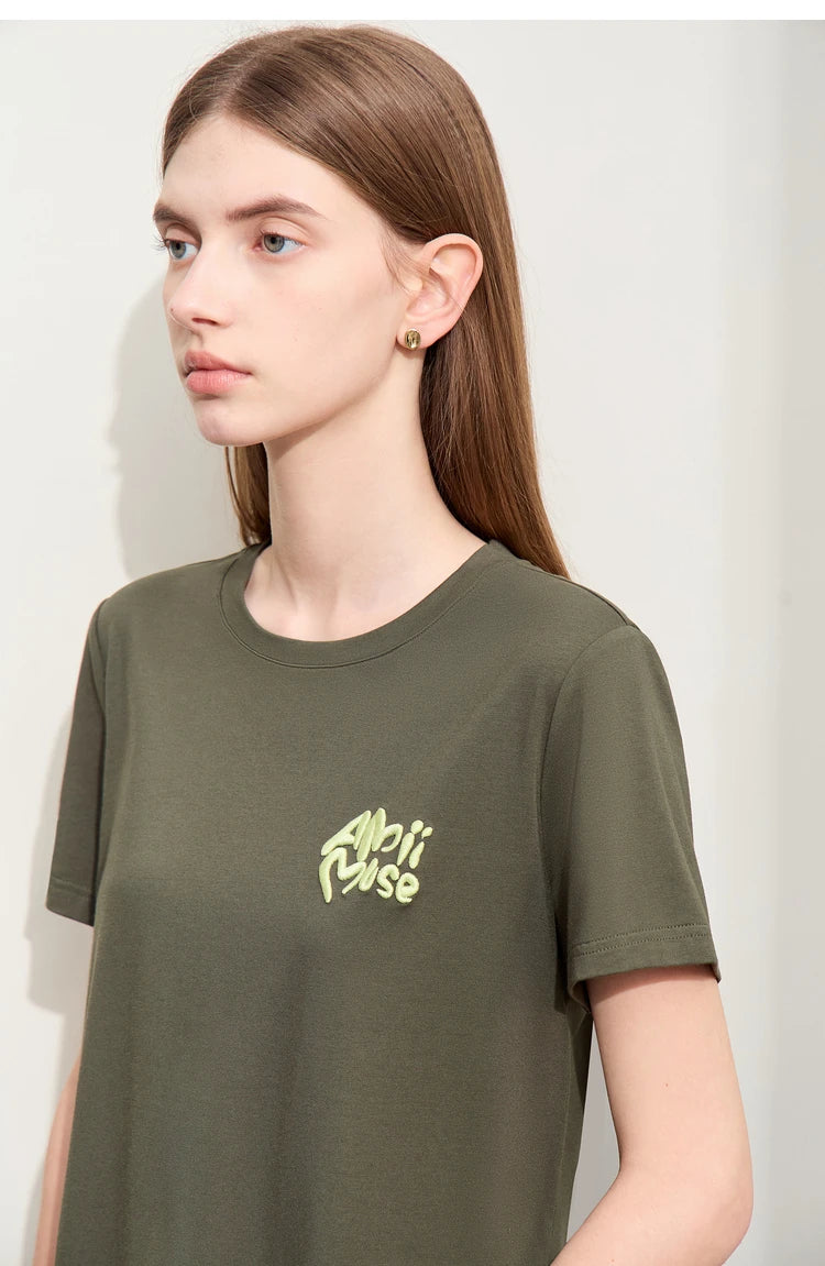 Damen T-Shirt im Minimalismus-Stil mit O-Ausschnitt und Stickerei