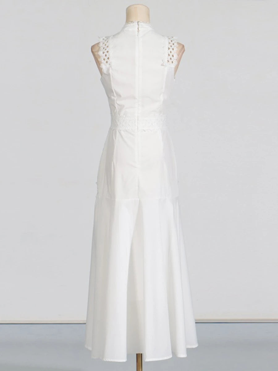 Ärmelloses Damen-Spitzenkleid mit Rundhalsausschnitt und Patchwork-Design – figurbetont und mit Hohldetails.