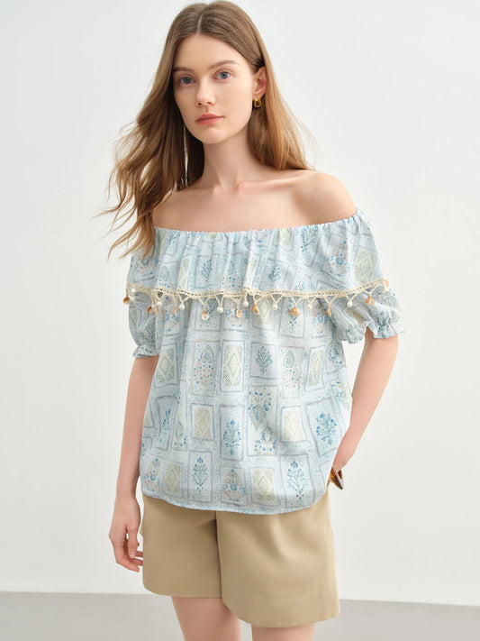 Kurzärmeliges T-Shirt im minimalistischen Stil mit Stickerei – vielseitiges, lässiges Fashion-Top für den Sommer.