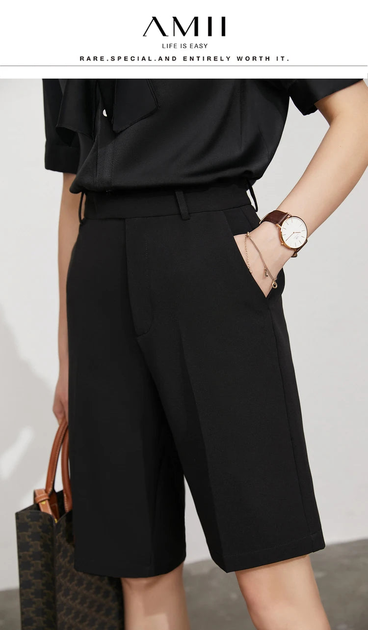 Damen Shorts im minimalistischen Stil mit hoher Taille für das Büro