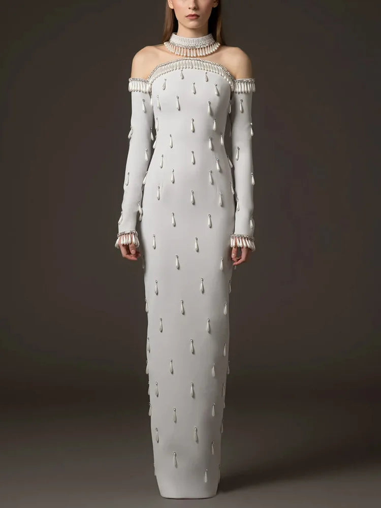 Elegantes ärmelloses Minikleid mit Rundhalsausschnitt und Patchwork-Schal für Damen – figurbetont und stilvoll.