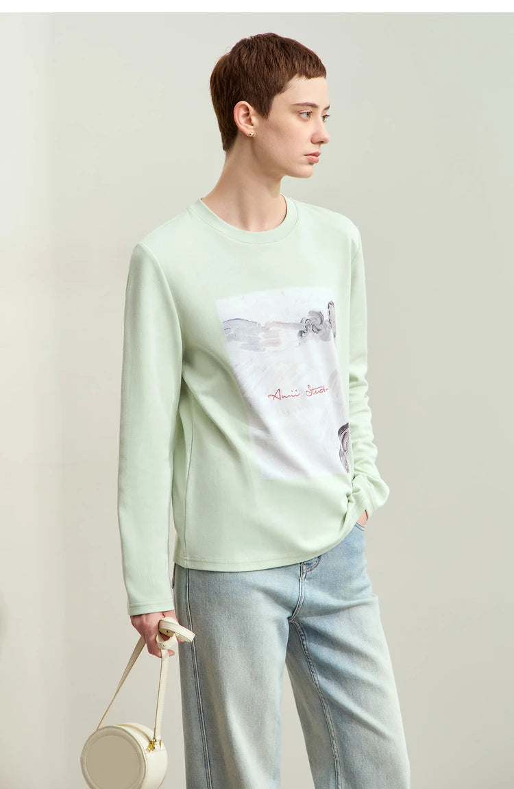 Damen T-Shirt im Minimalismus-Stil mit Kunstdruck und Stickerei für den Herbst