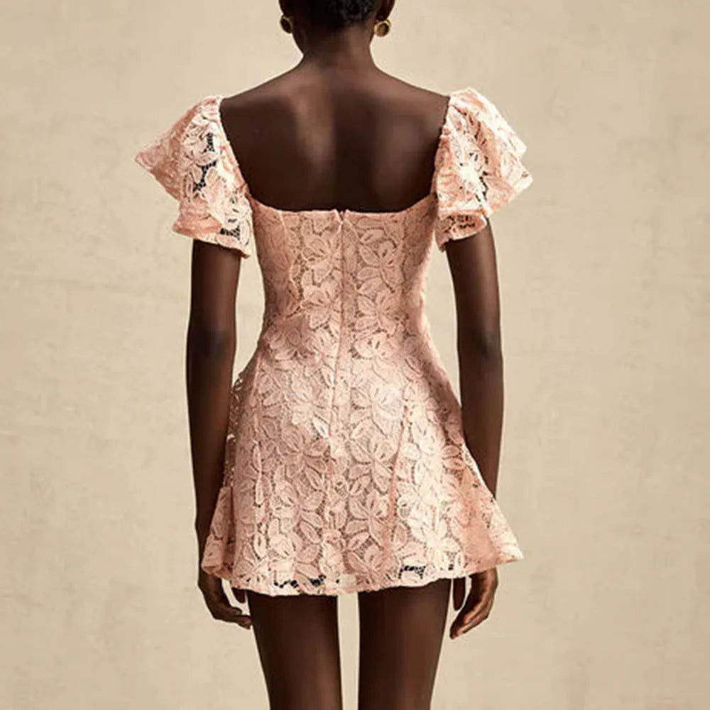 Elegantes Damenkleid mit Rundhalsausschnitt, kurzen Ärmeln und Pailletten-Patchwork-Design – ideal für besondere Anlässe.
