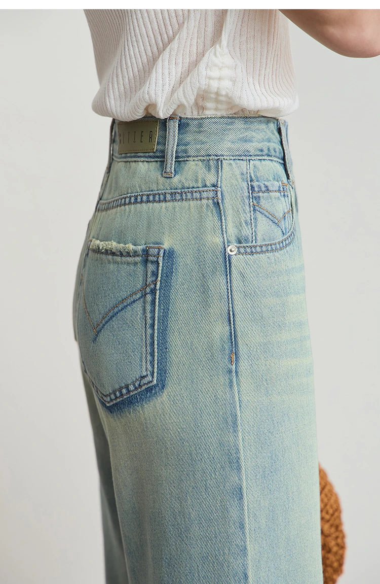 Damen Jeans im minimalistischen Sommer-Style mit schmalem geradem Bein