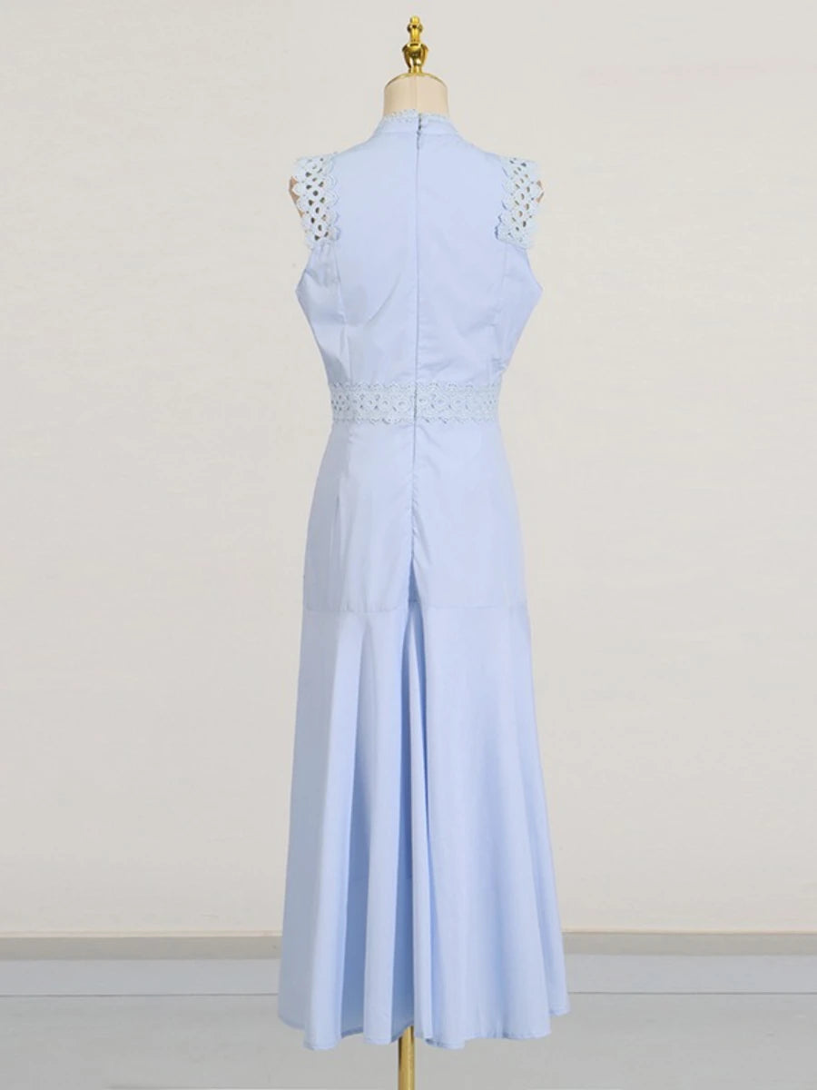 Ärmelloses Damen-Spitzenkleid mit Rundhalsausschnitt und Patchwork-Design – figurbetont und mit Hohldetails.