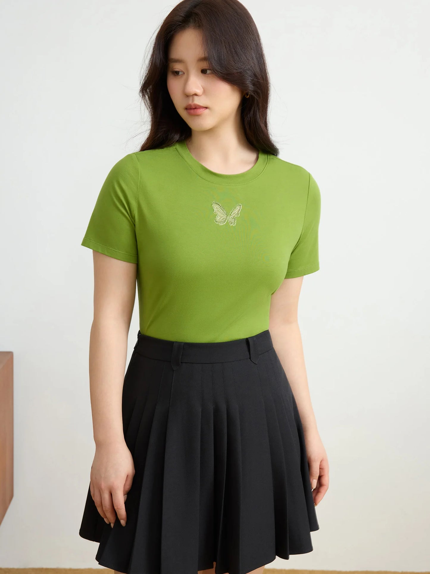 Wickelshirt für Damen in Übergröße mit Perlen und kurzen Ärmeln – Sommerliches, figurbetontes Strickdesign