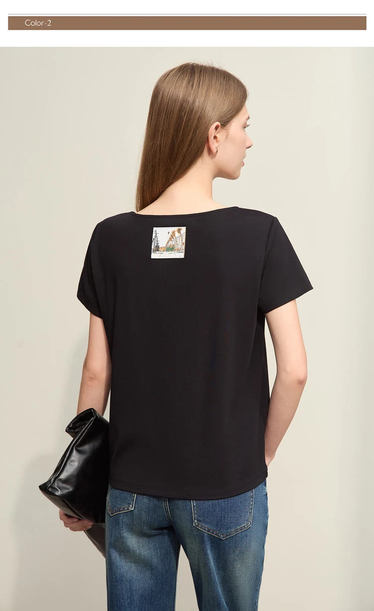 Damen T-Shirt im minimalistischen Stil mit großem U-Ausschnitt und kurzen Ärmeln