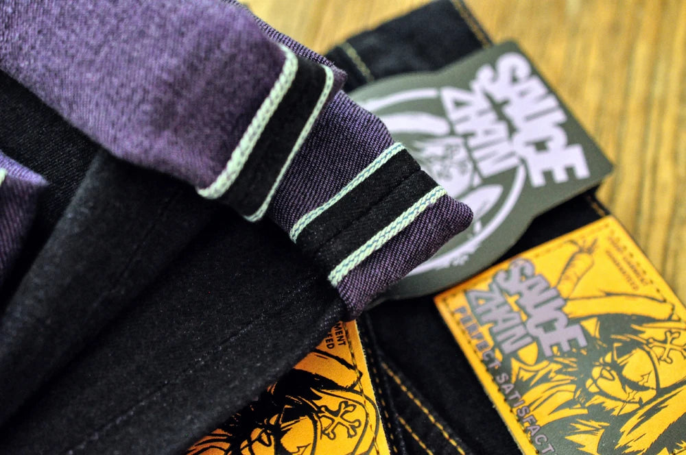Herren Jeans im Vintage-Stil mit doppelseitiger Färbung und Kanten