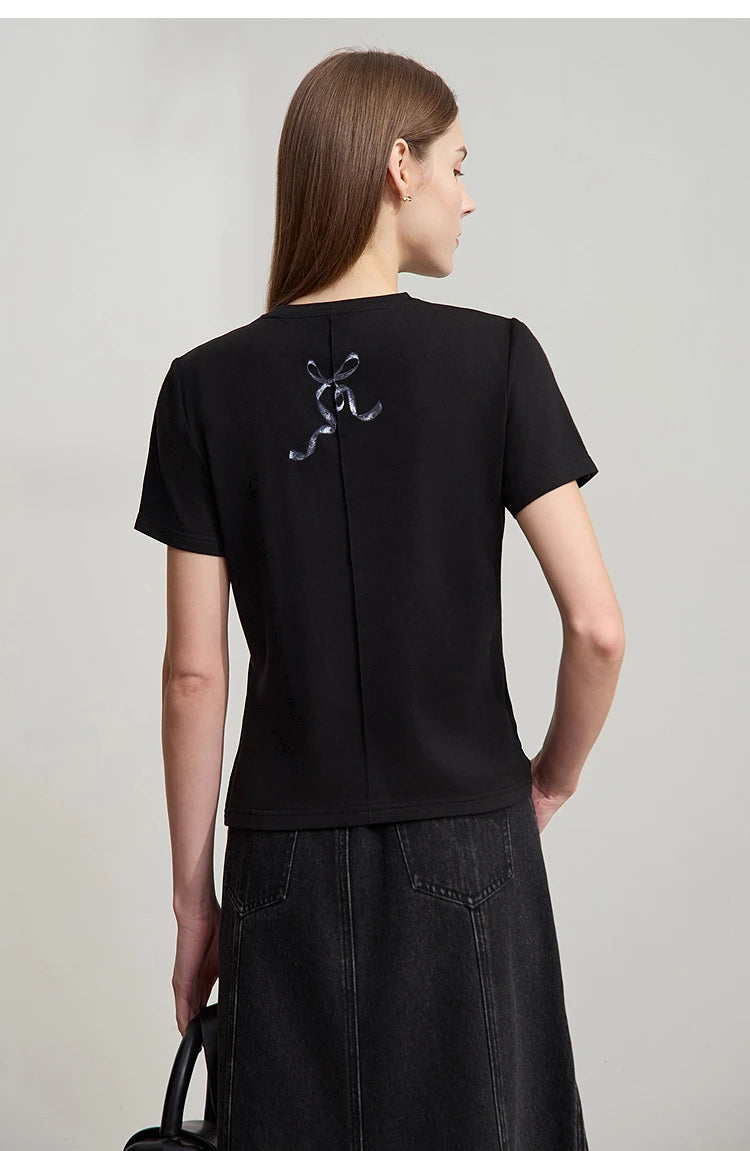Damen T-Shirt im Minimalismus-Stil mit coolem Druck aus antimikrobieller Baumwolle