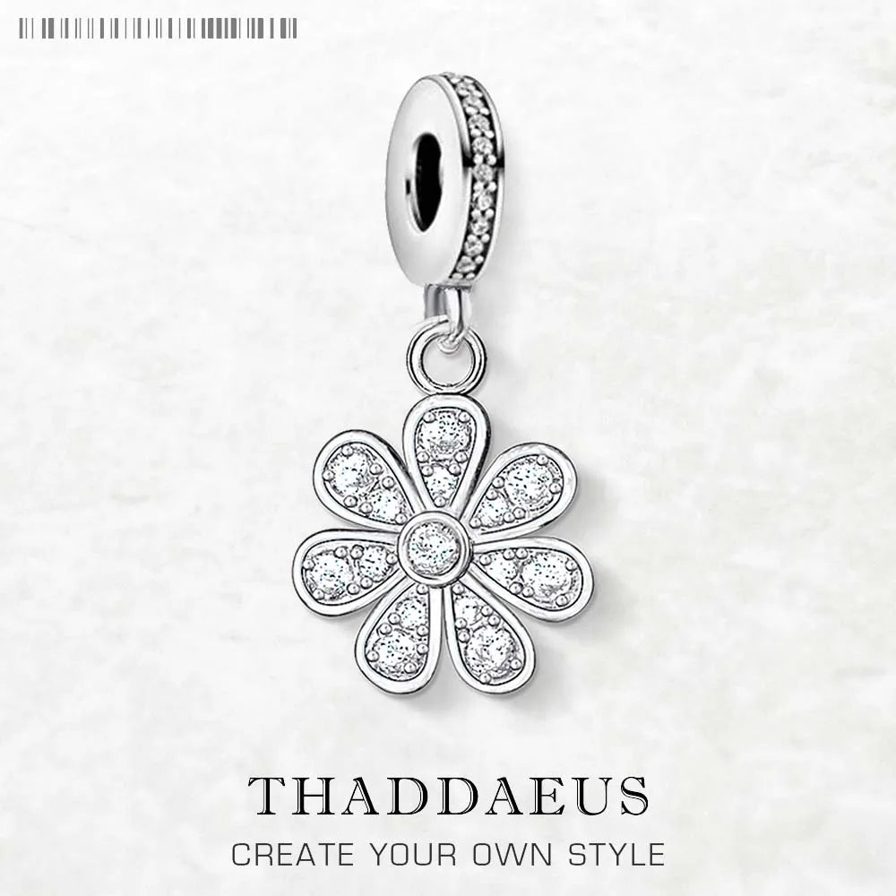 Baumelnder Blütenblumen-Charm-Anhänger aus 925er Sterlingsilber mit runder Öse und Steinen