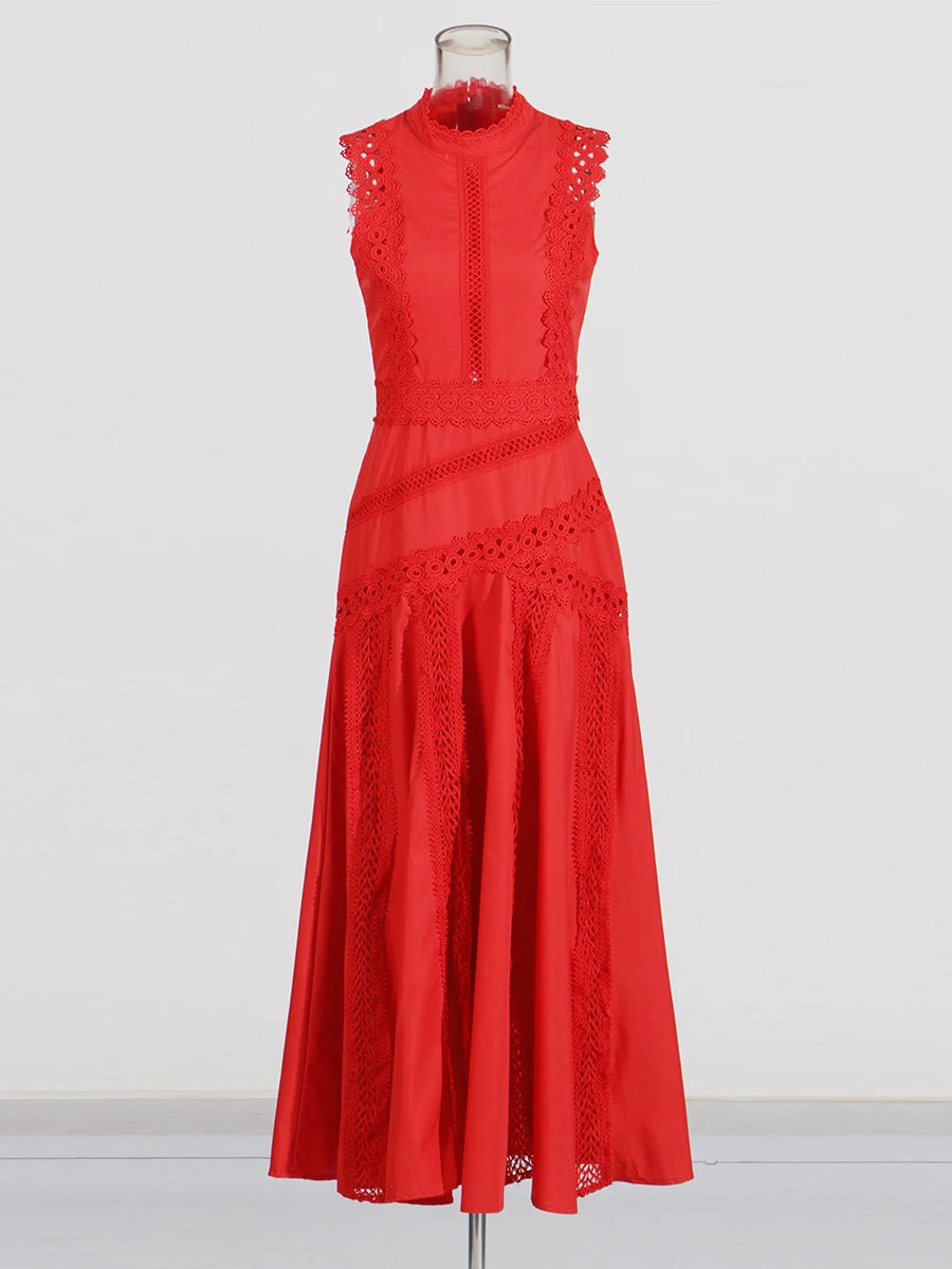 Ärmelloses Damen-Spitzenkleid mit Rundhalsausschnitt und Patchwork-Design – figurbetont und mit Hohldetails.