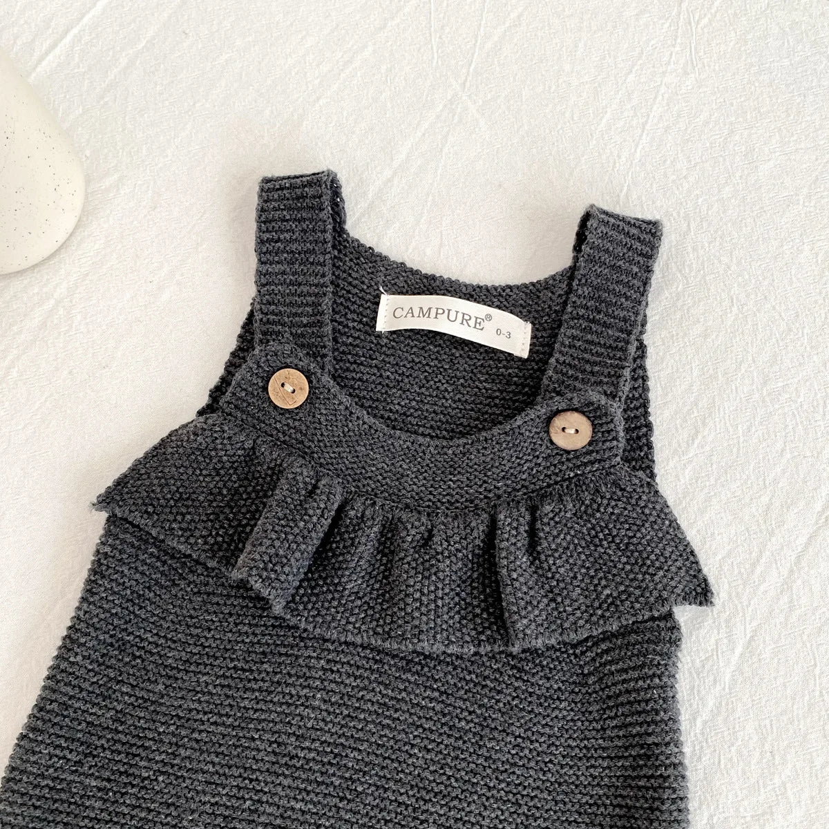 Baby Strampler aus Strick mit Rüschen für Jungen und Mädchen