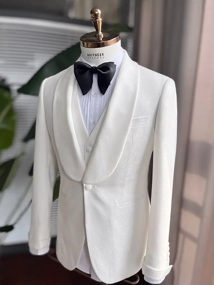 Eleganter Herrenanzug mit braunen Streifen, doppelreihig – ideal für Hochzeiten und festliche Anlässe.