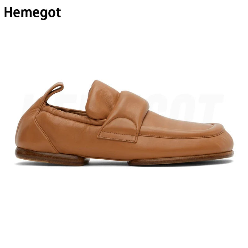 Herren-Loafer aus braunem Leder, seitlich-vordere Ansicht, Slip-On mit gepolstertem Einstieg