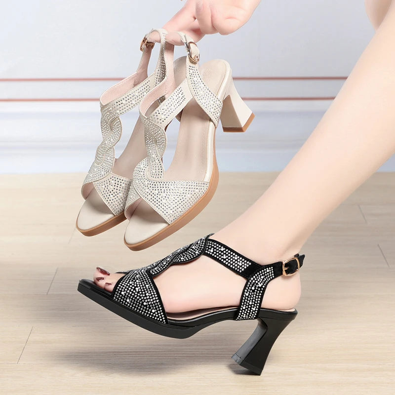 AIYUQI Sandalen Frauen 2025, Neue Mode Sommer Sandalen Frauen Offene spitze Strass High Heels Römische Schuhe Frauen