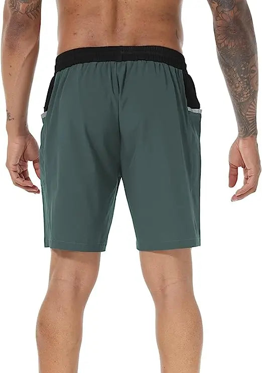 Sommerliche Herren-Badeshorts mit Camouflage-Streifen, schnelltrocknend, mit Reißverschlusstaschen und Mesh-Futter – ideal für Strand und Surfen.