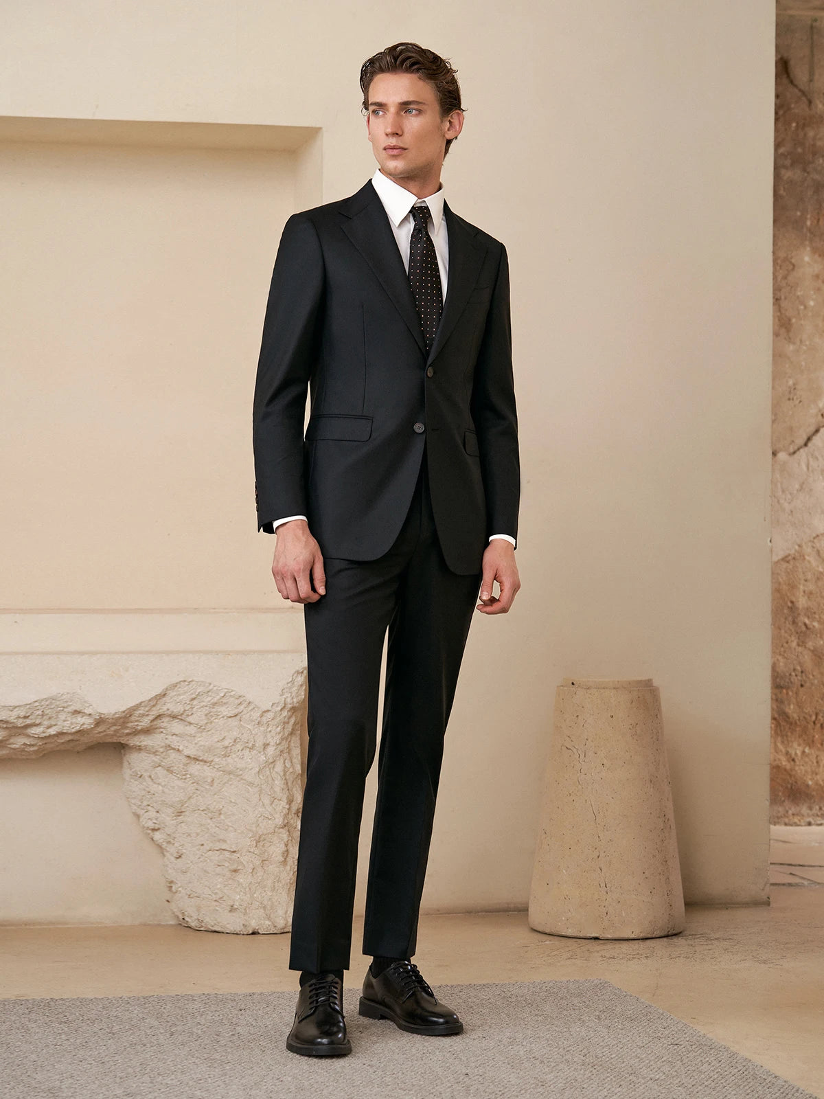 Doppelreihiger Herrenanzug im Korea-Stil – Slim Fit mit Streifenmuster in Blau, Grau, Schwarz oder Braun, ideal für Hochzeiten und formelle Anlässe.