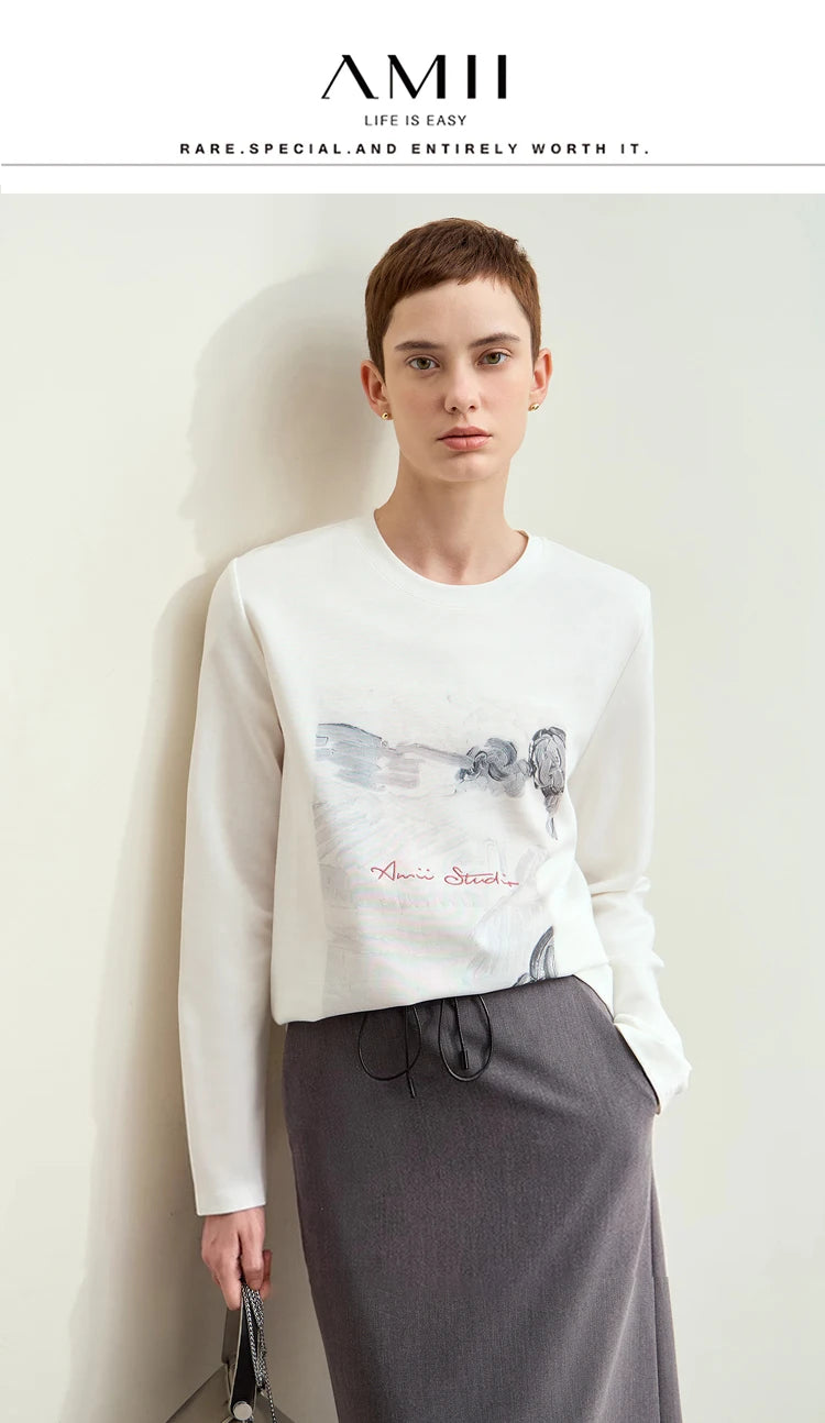 Damen T-Shirt im Minimalismus-Stil mit Kunstdruck und Stickerei für den Herbst