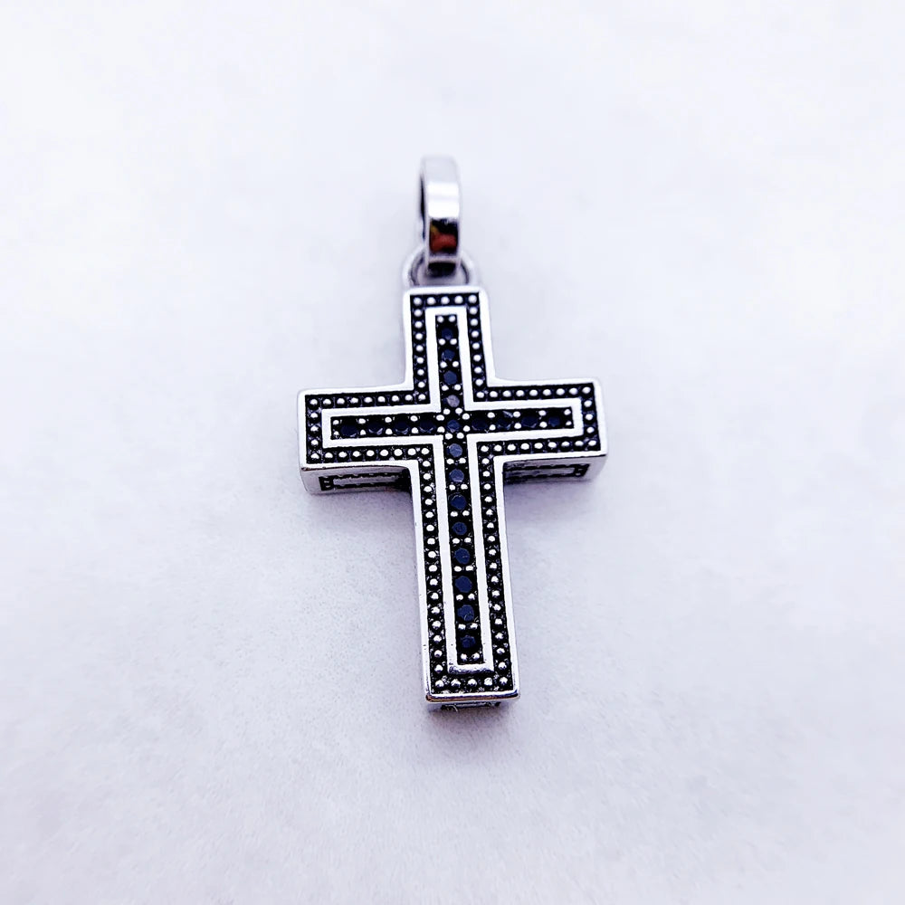 Kreuz-Anhänger aus 925 Sterlingsilber mit blauem Zentrum und Ziersteinen