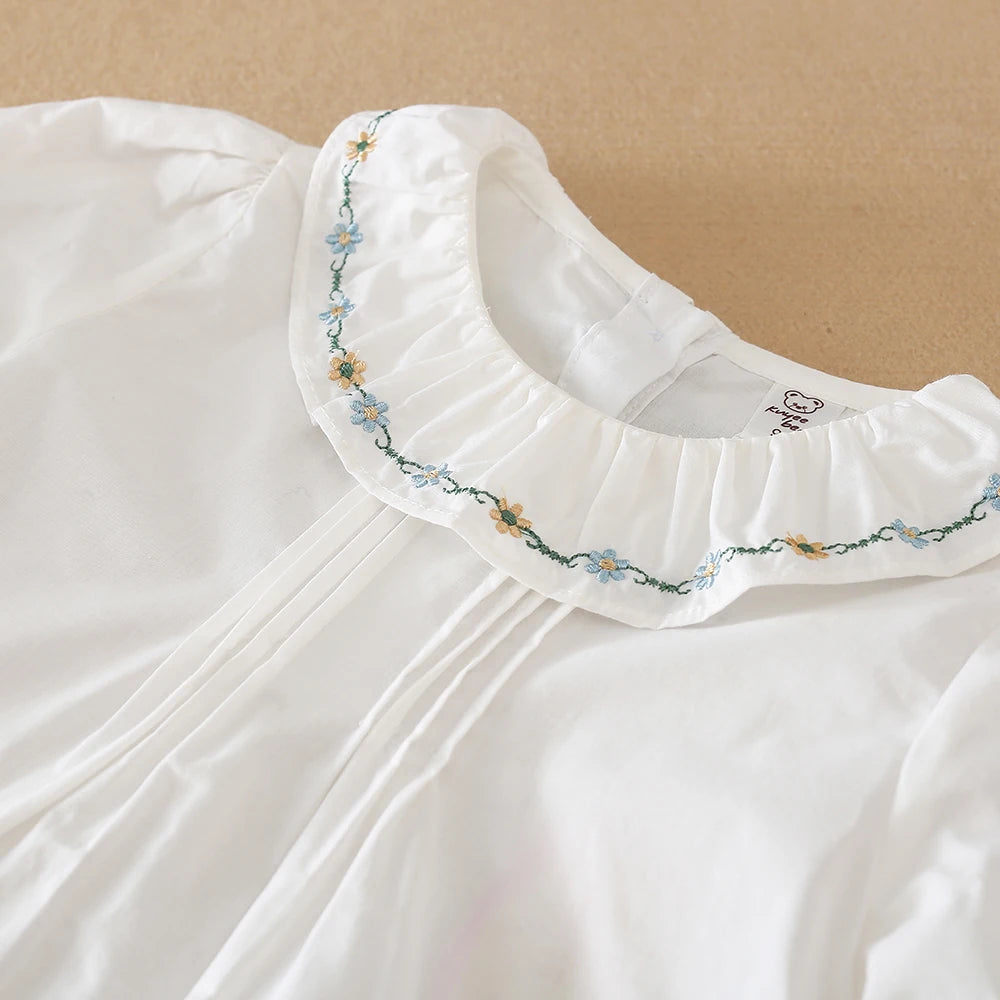 Langarm-Oberteil aus Baumwolle für Mädchen im Alter von 2–6 Jahren. Hübsche Kinderkleidung mit Rüschenkragen und lässigem Stil