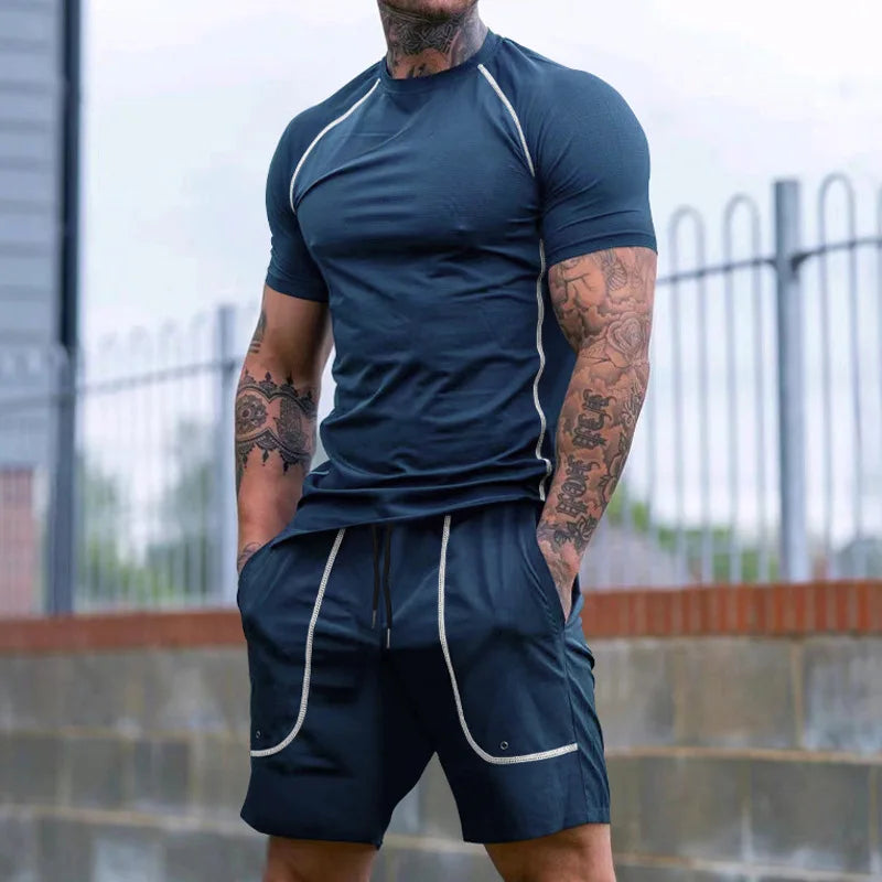 Lässiger Herren-Zweiteiler mit Rundhals und kurzen Ärmeln im sommerlichen Color-Blocking-Design