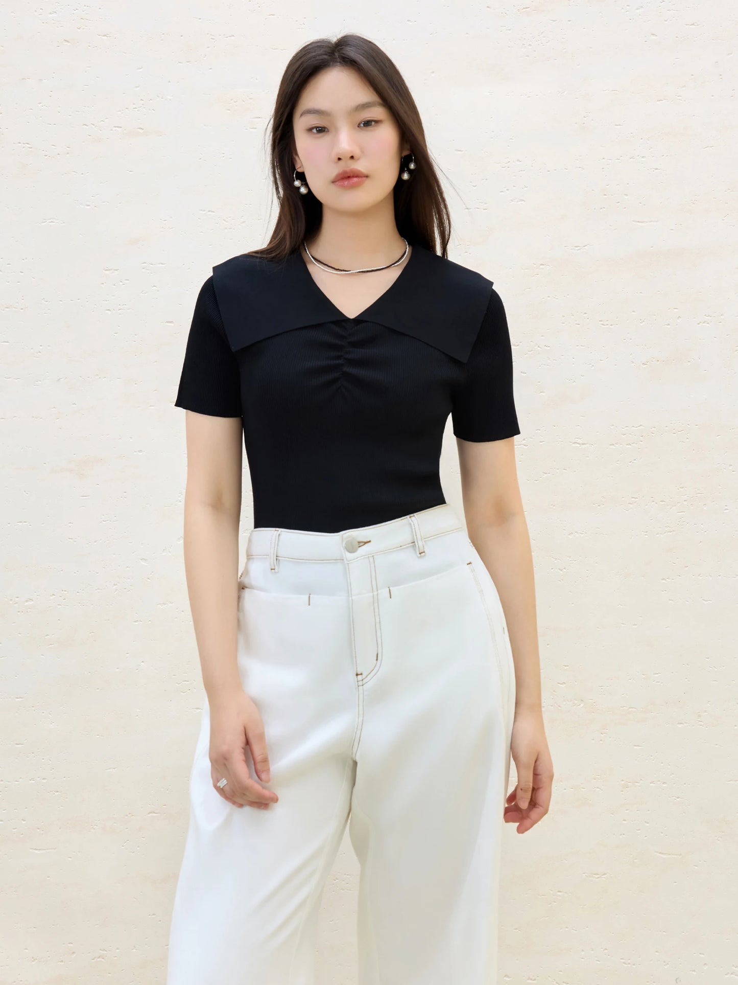 Weites Damen-Shirt mit Buchstaben-Print und langen Ärmeln – ideal für den Frühling und vielseitig kombinierbar.