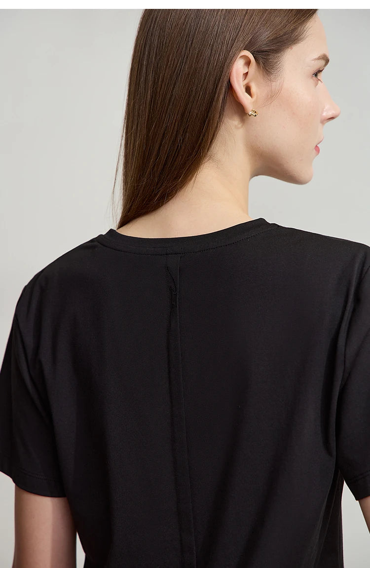 Damen Top im minimalistischen Sommerstil mit einfarbiger Buchstabenstickerei
