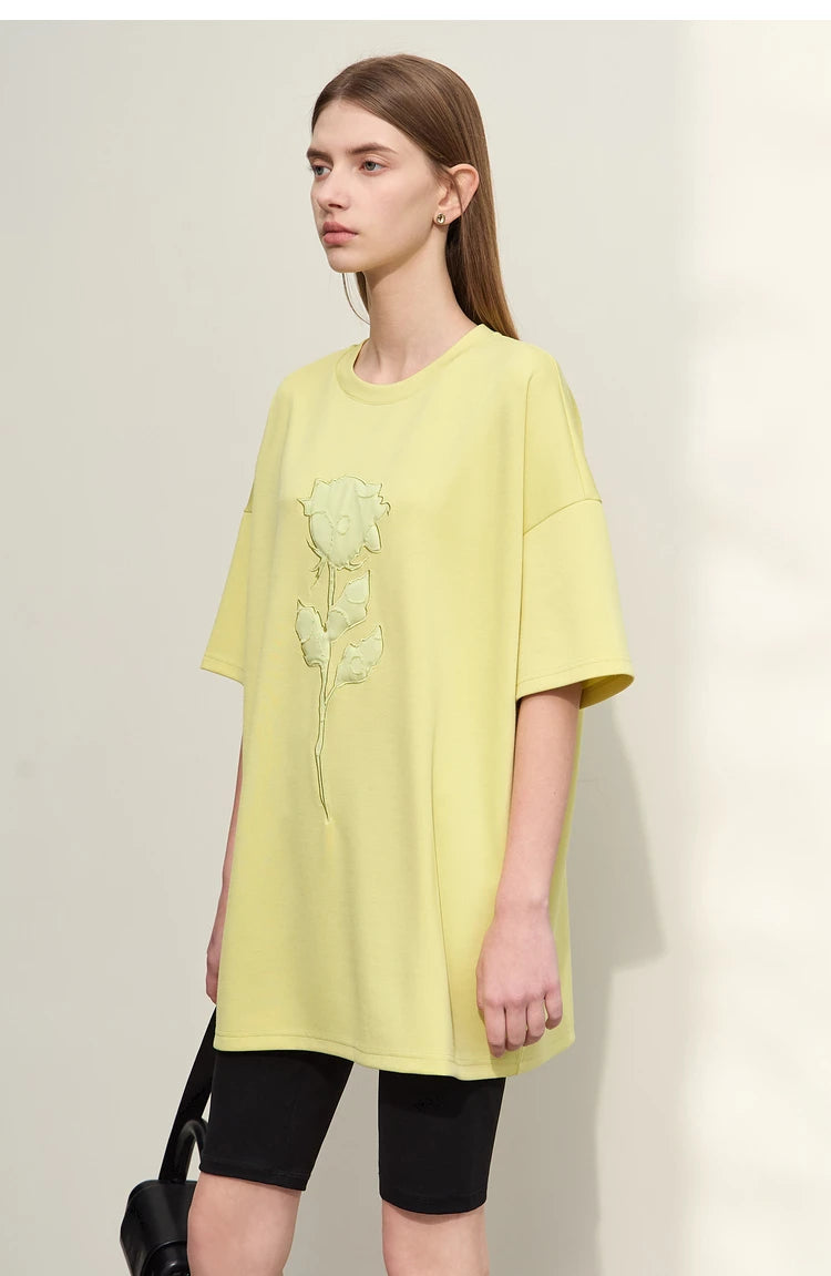 Damen T-Shirts im minimalistischen Stil mit Stickerei und O-Ausschnitt