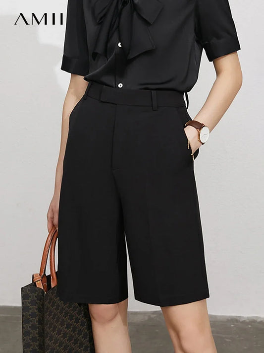 Damen Shorts im minimalistischen Stil mit hoher Taille für das Büro