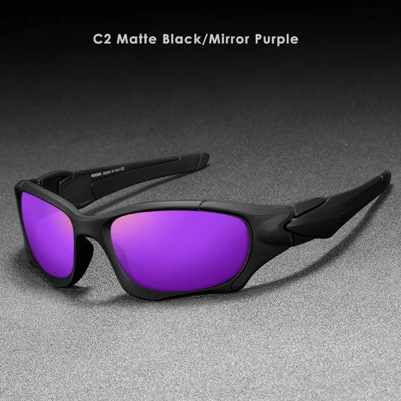 Sonnenbrille mit matter schwarzer Fassung und violett gespiegelten Gläsern