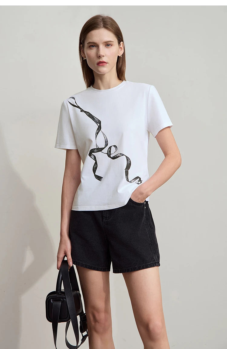 Damen T-Shirt im Minimalismus-Stil mit coolem Druck aus antimikrobieller Baumwolle