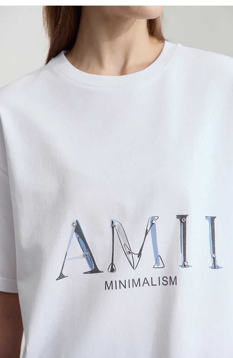 Damen T-Shirt im minimalistischen Design mit Rundhalsausschnitt und kurzen Ärmeln
