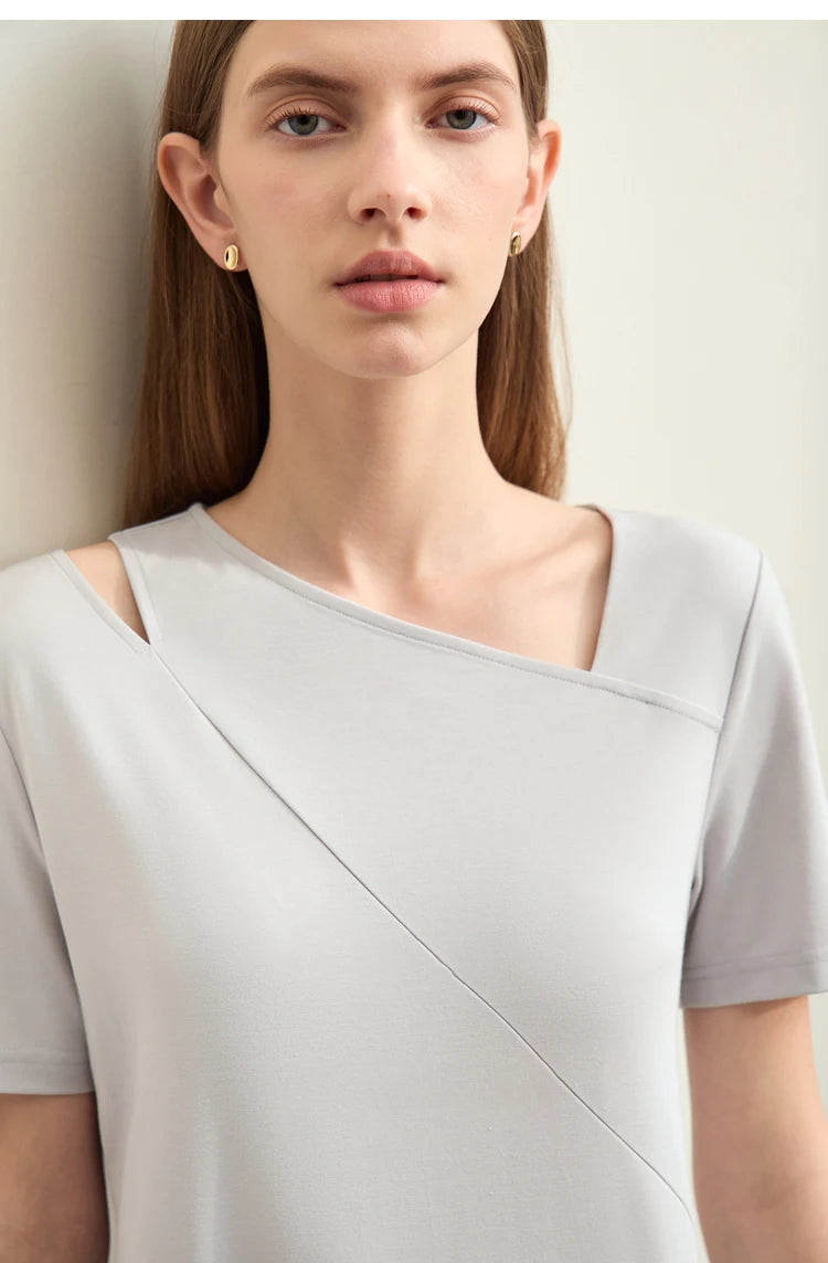 Damen T-Shirts im Minimalismus-Stil mit asymmetrischem V-Ausschnitt und kurzen Ärmeln