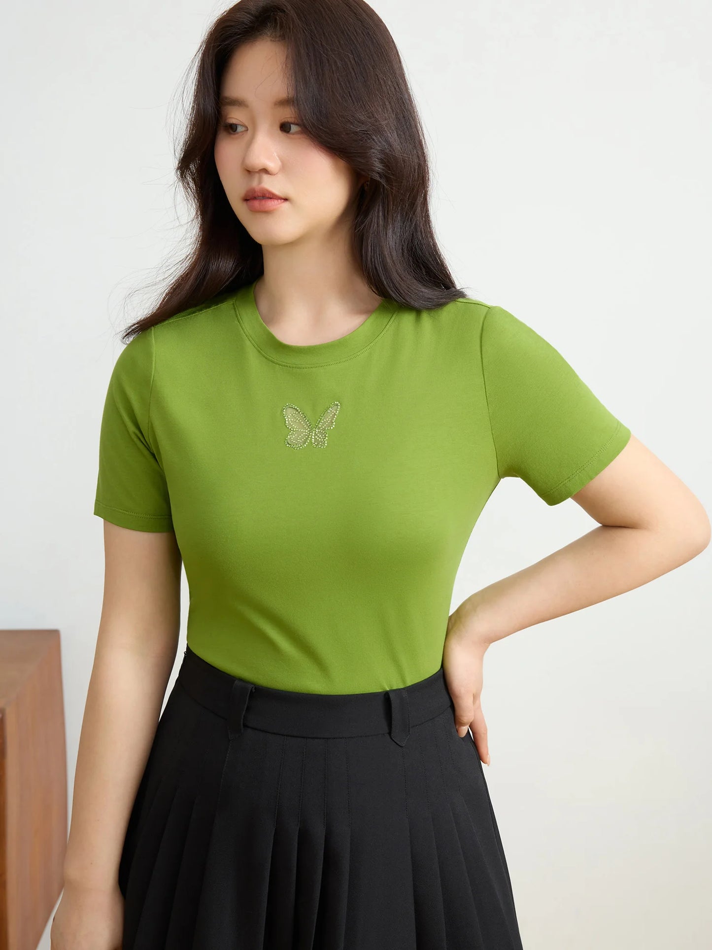Wickelshirt für Damen in Übergröße mit Perlen und kurzen Ärmeln – Sommerliches, figurbetontes Strickdesign
