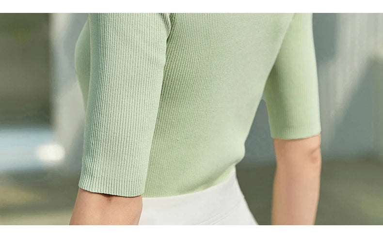 Damen T-Shirt im minimalistischen Stil aus leichter Baumwolle für den Sommer