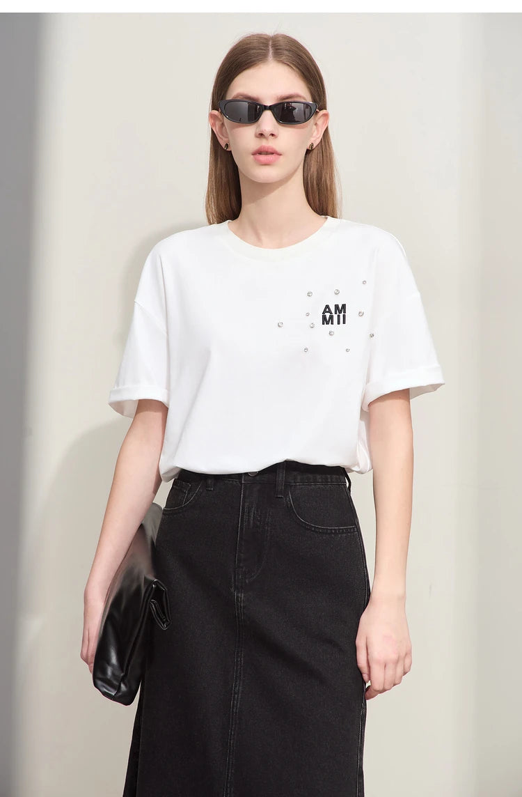 Damen T-Shirts im Minimalismus-Stil mit Stickerei und lässigen Ärmeln