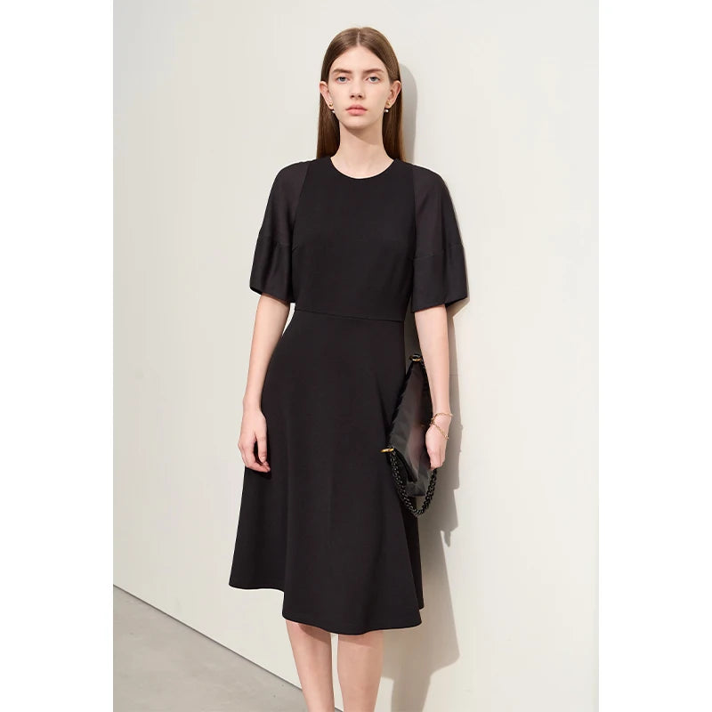 Elegantes Damen Kleid Mit Laternenärmel Und Taillierung