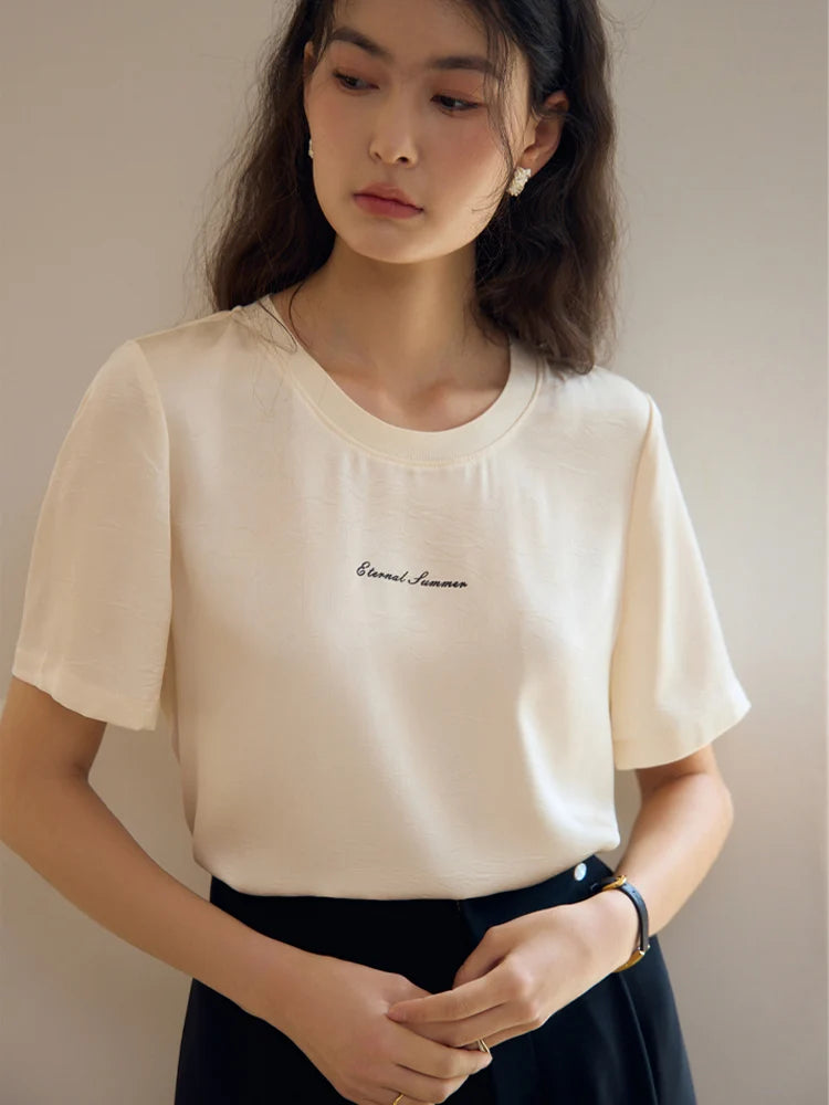 Damen-T-Shirt mit Puppenkragen – lässig, vielseitig und ideal für den Sommer.
