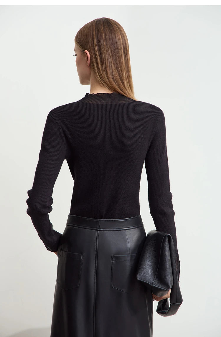 Damen Rollkragenpullover mit transparentem Panel aus der Winterkollektion 2024