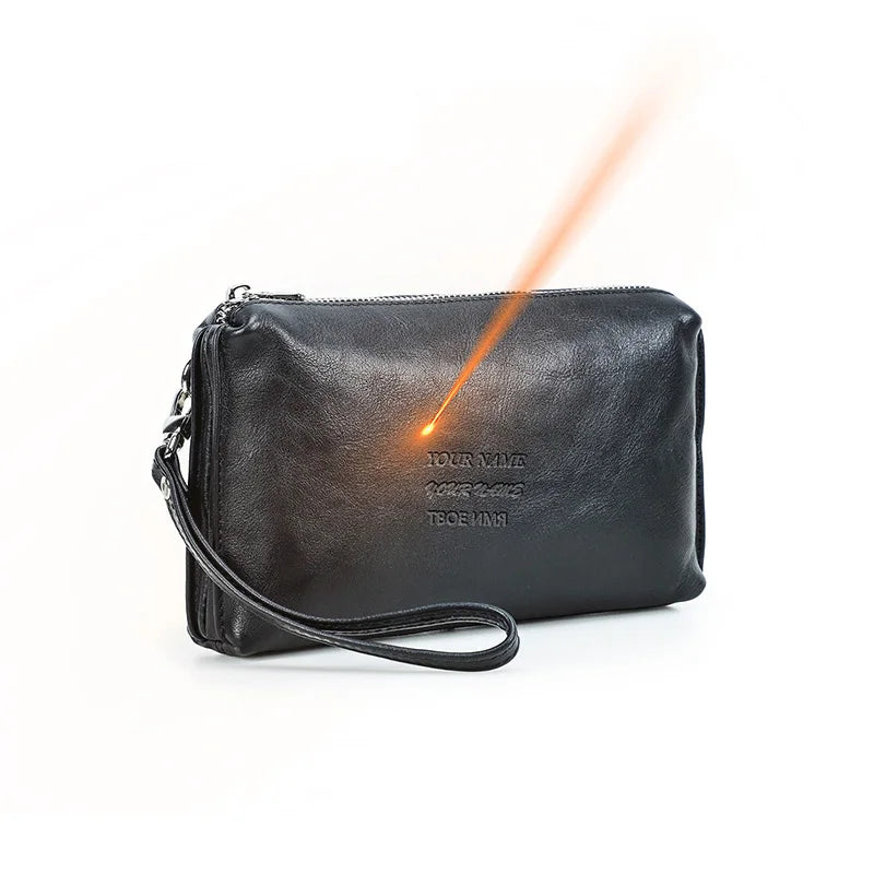 Schwarze Herren-Handtasche mit Prägung, Reißverschluss und kurzem Umhängegurt